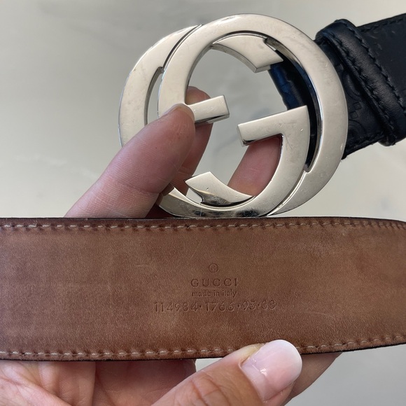 Men’s Leather Signature Gucci Belt - Picture 2 of 8